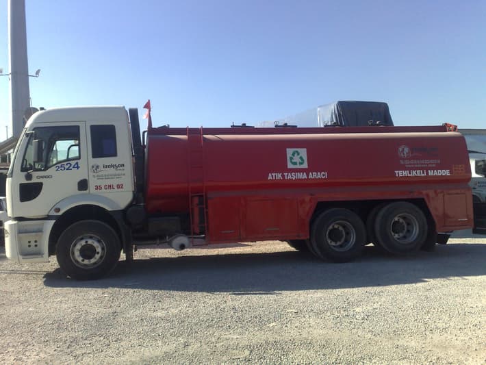 Tehlikeli atık nakliye aracı